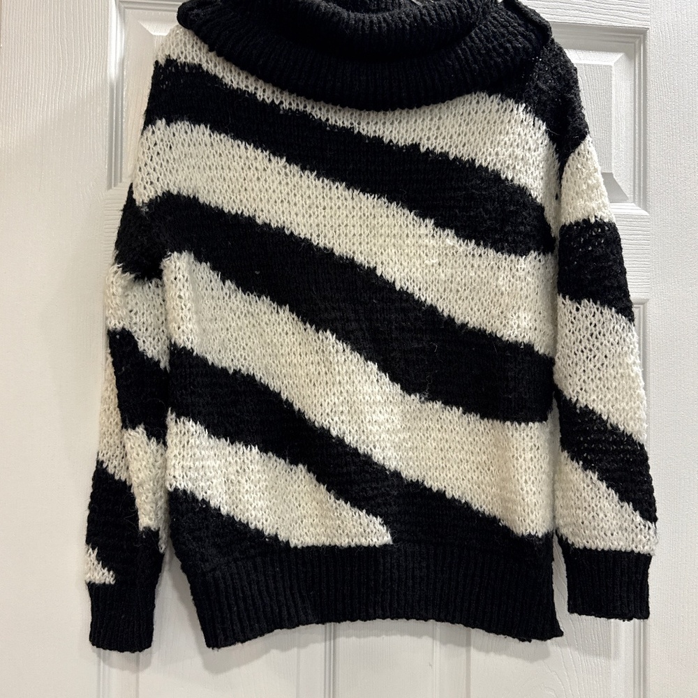 Sweater brand is 525